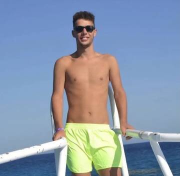 Public Photo of Giovane_ragazzo_